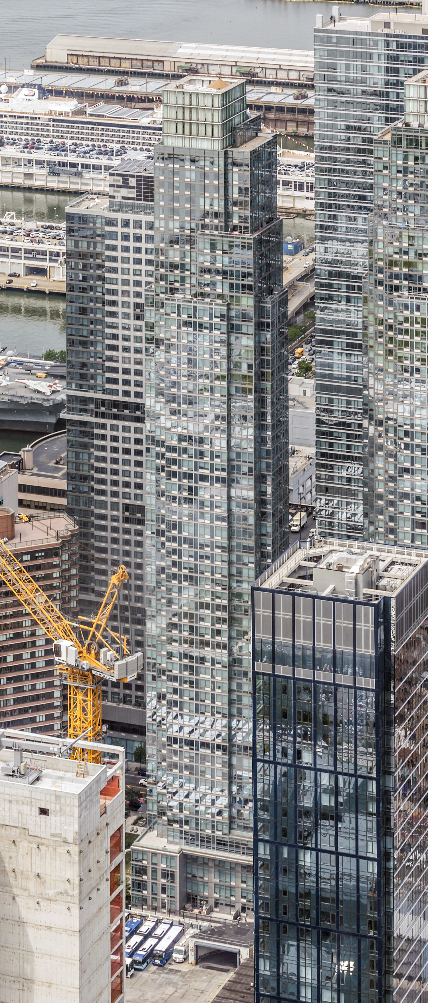 Silver Towers West, New York City - View from The Edge. © Mathias Beinling